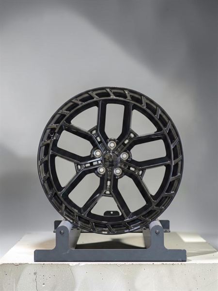 LR04 wheel - gloss black