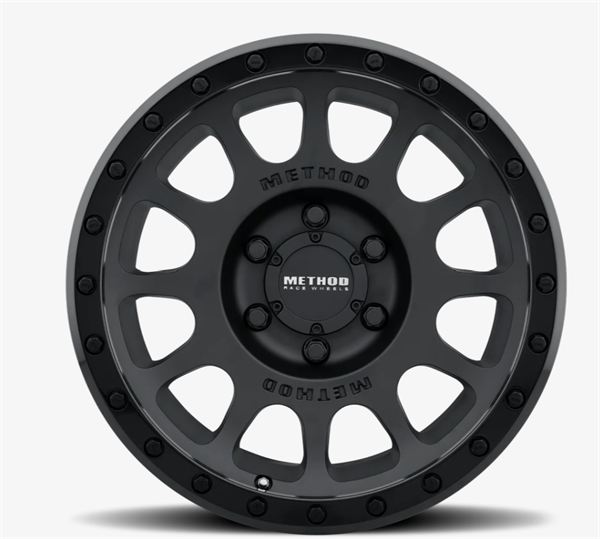Method MR305 wheel - matte black with gloss black lip