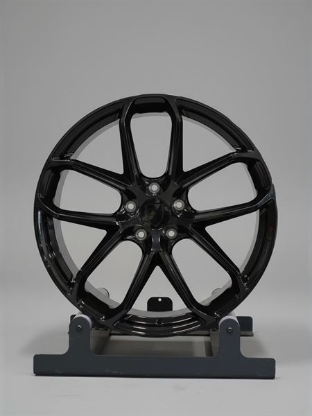 P024 wheel - gloss black