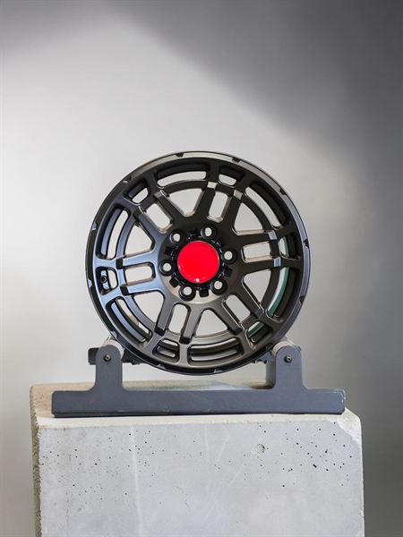 TR6 wheel - satin black with red center cap