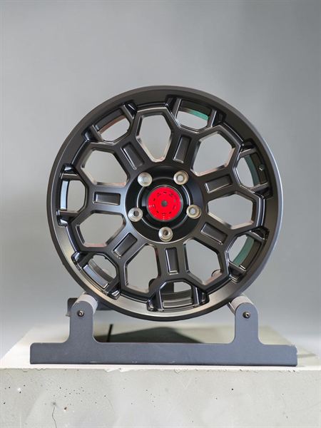 TR9 wheel - satin black with red center cap
